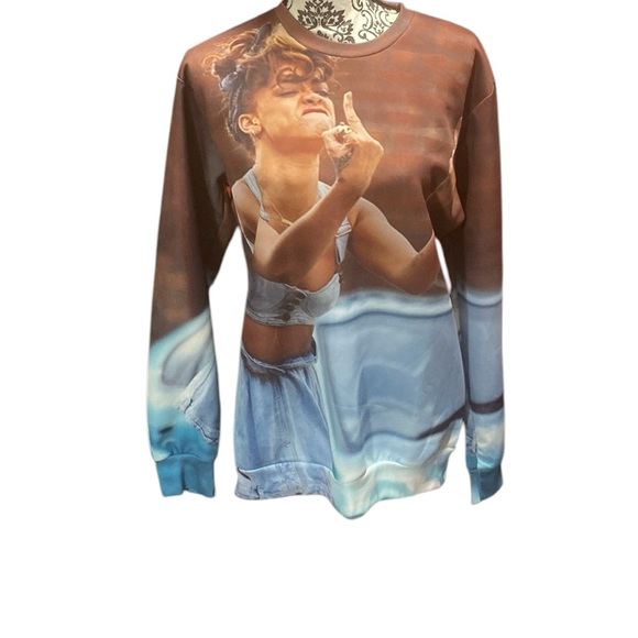 New Rihanna Graphic print Sweatshirt Size XL Unisex - Picture 6 of 7